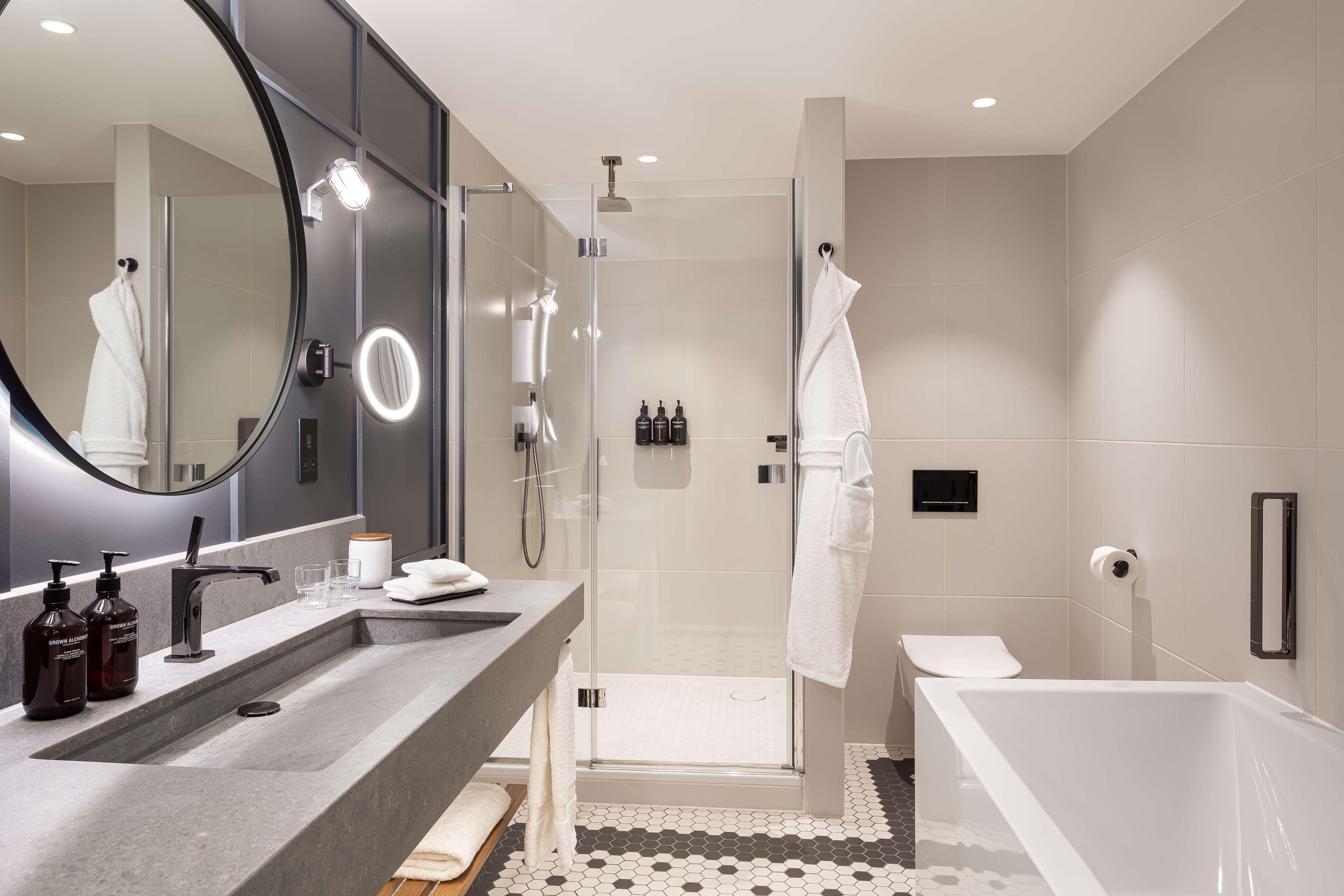 The Gantry London Curio Collection By Hilton 호텔 외부 사진