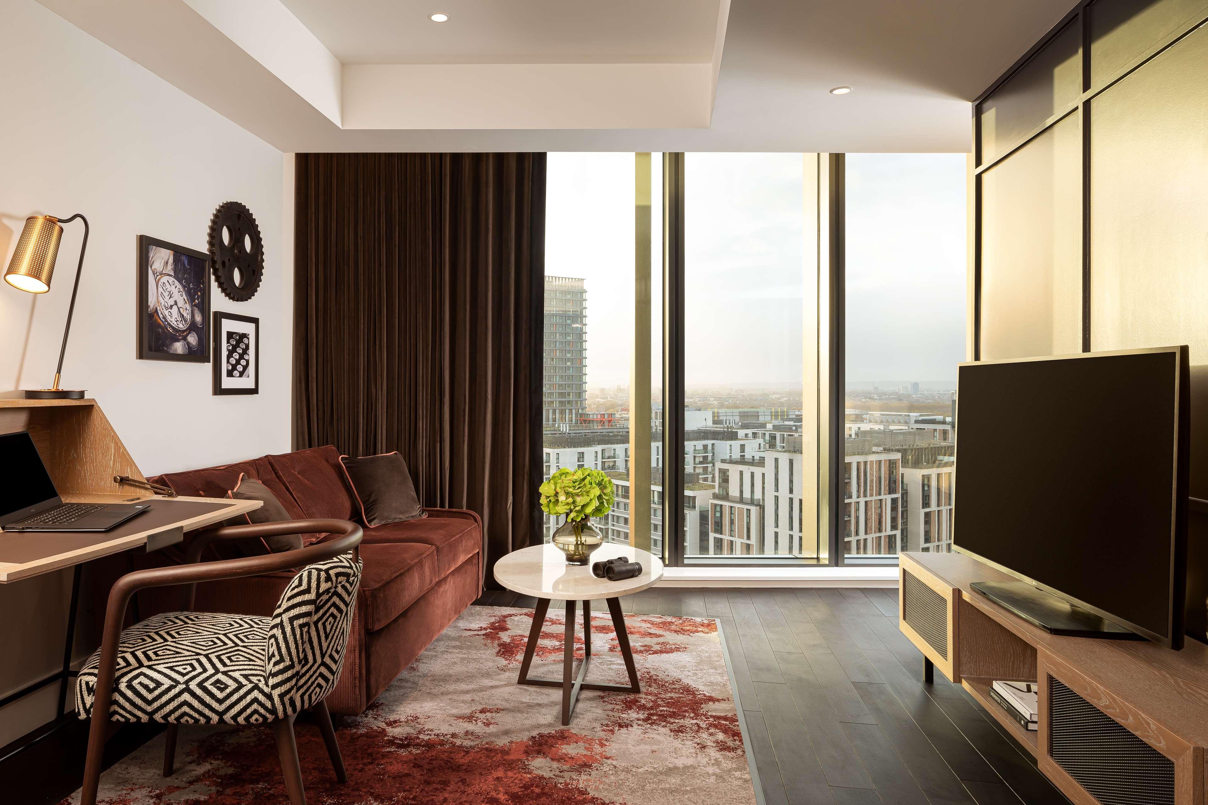 The Gantry London Curio Collection By Hilton 호텔 외부 사진