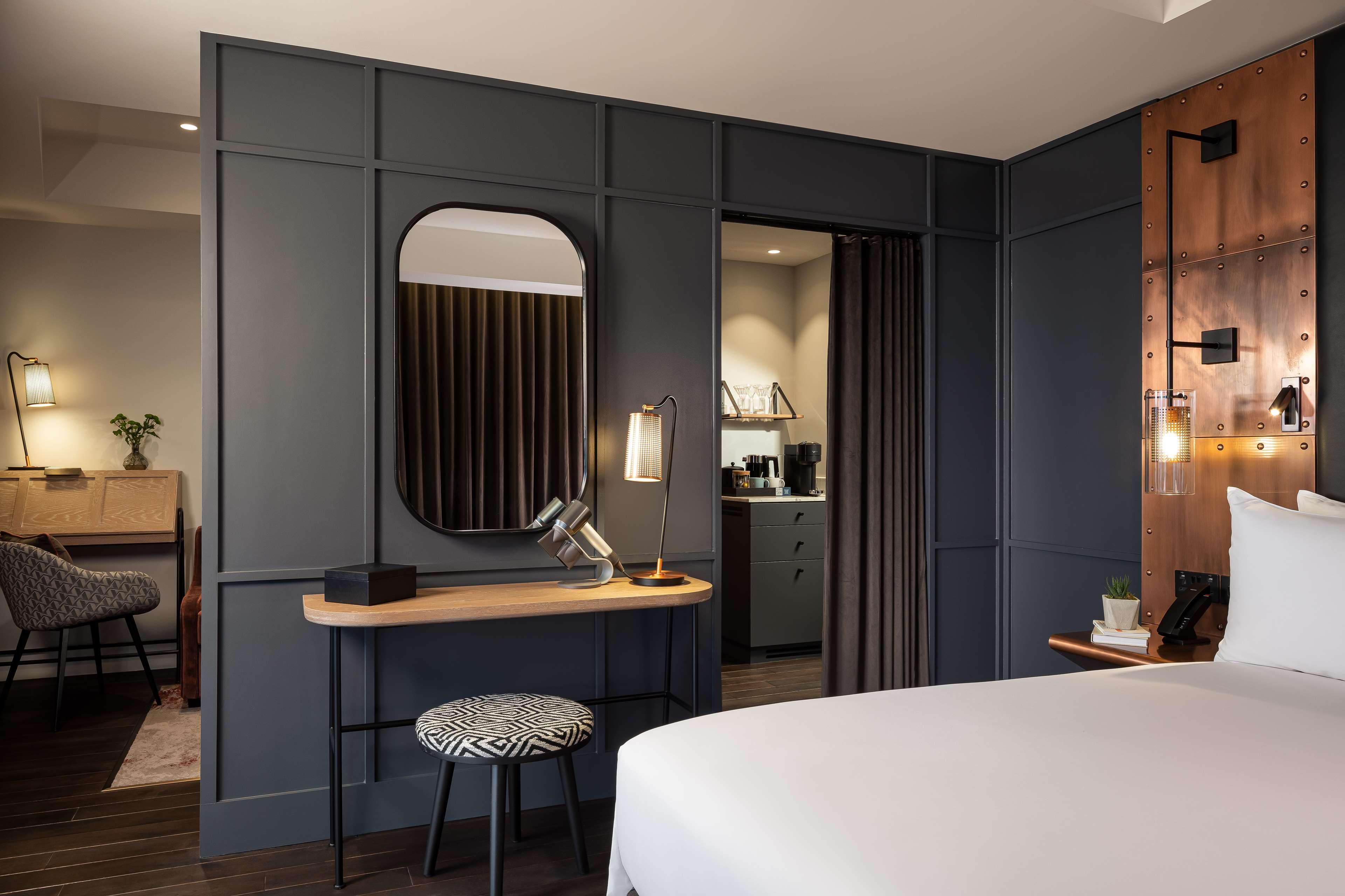 The Gantry London Curio Collection By Hilton 호텔 외부 사진